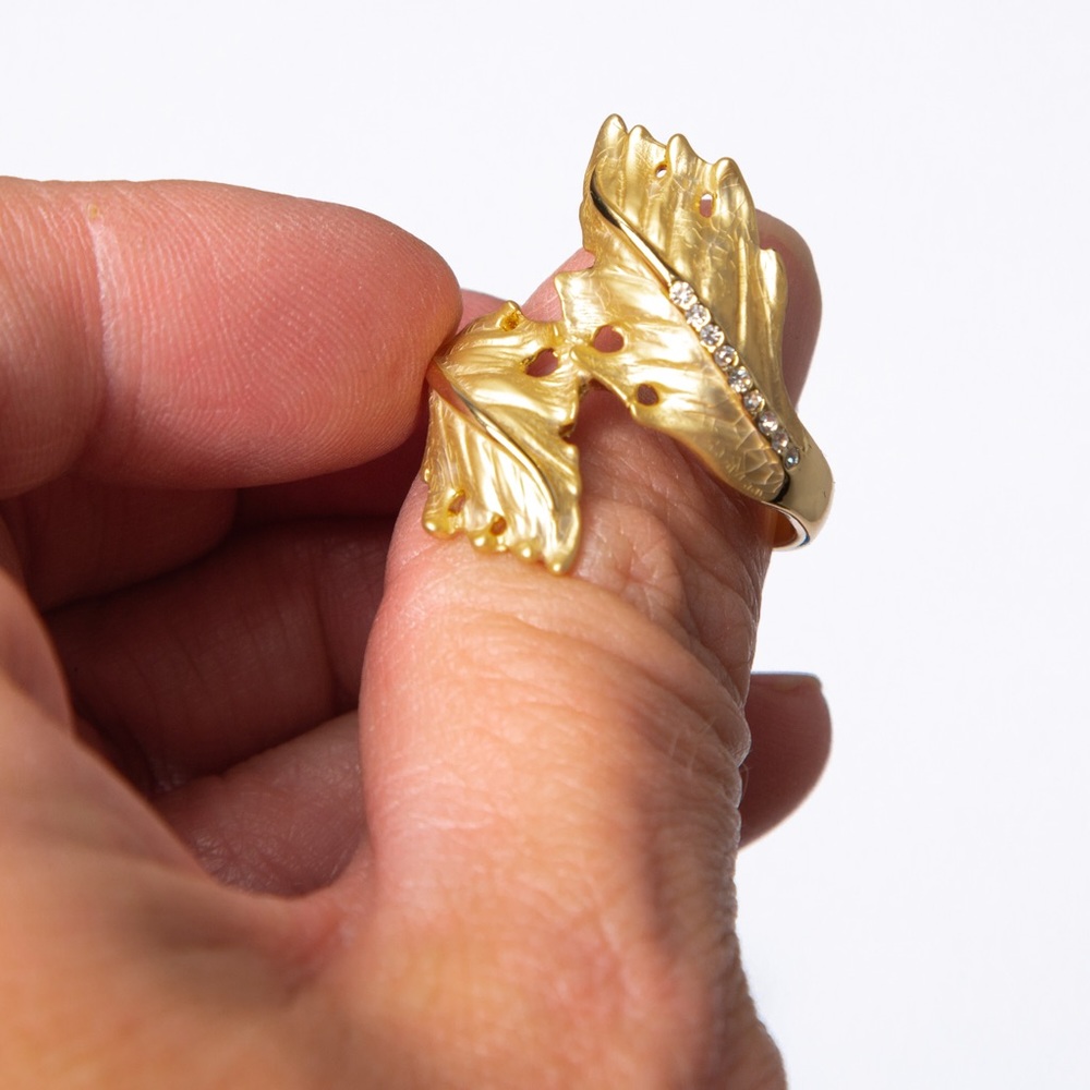Roberto by RFM Cortona Collection gold tone leaf wrap ring crystals unique 10